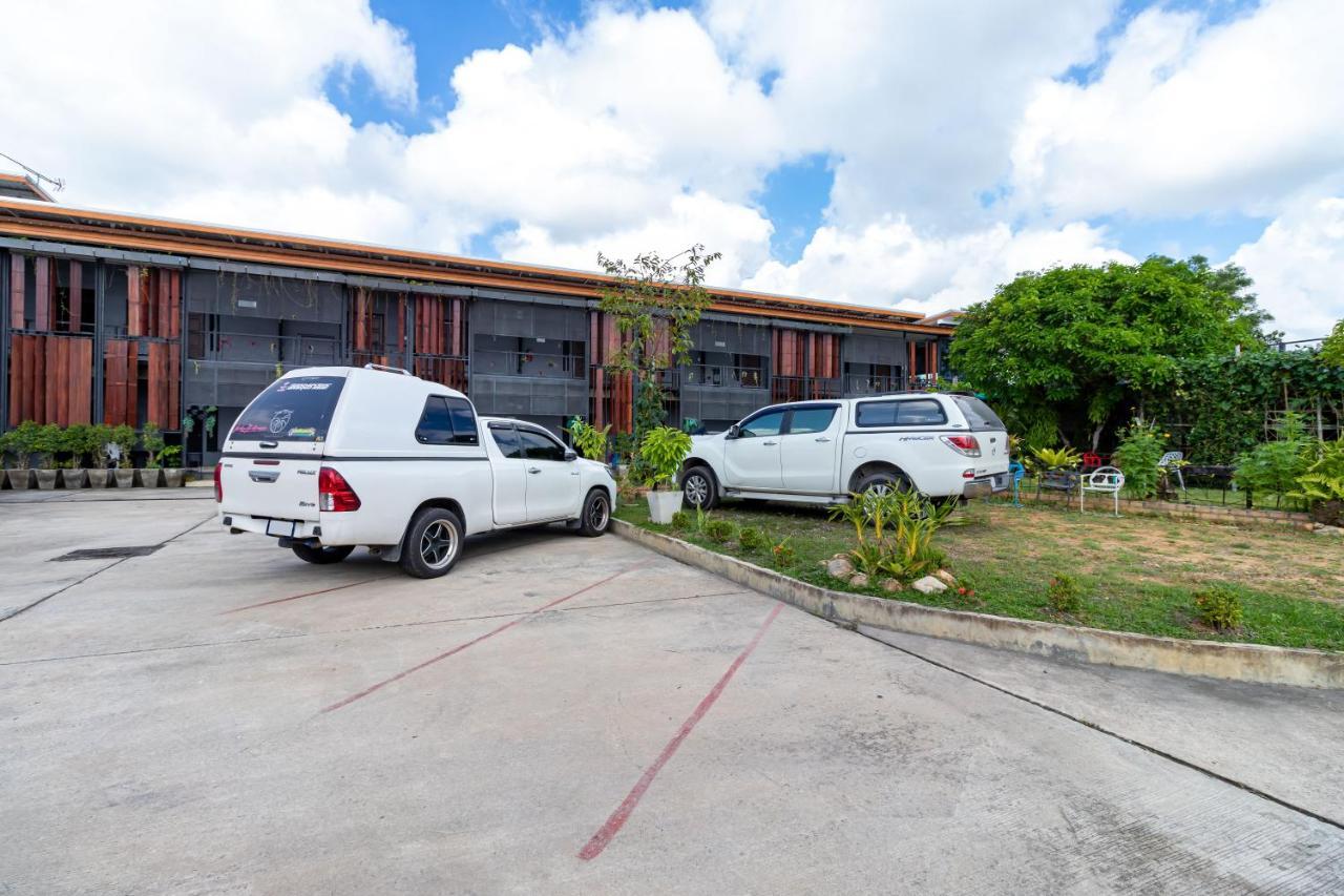 CS Klongtoey Grand Resort Ban Yep Chaeng Exterior foto